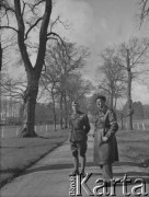 Wiosna 1940, La Maucarriere, Francja.
Żołnierze 2. Dywizji Strzelców Pieszych podczas spaceru.
Fot. Jerzy Konrad Maciejewski, zbiory Ośrodka KARTA
