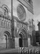 1940, Thouars, Francja.
Portal XV-wiecznej, romańskiej katedry św. Medarda.
Fot. Jerzy Konrad Maciejewski, zbiory Ośrodka KARTA
 

