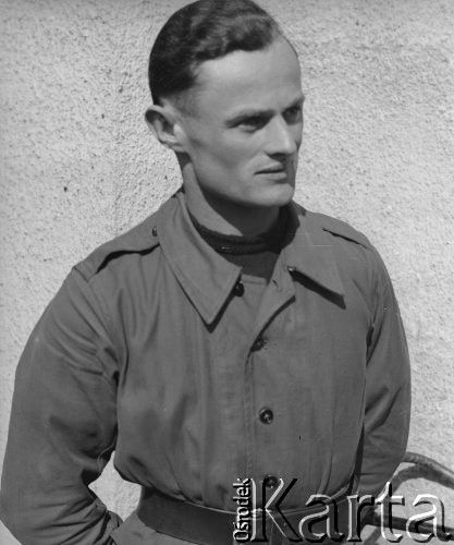 1941, Ostermundigen, Szwajcaria.
Kpr. Leon Wroński, internowany żołnierz 2. Dywizji Strzelców Pieszych.
Fot. Jerzy Konrad Maciejewski, zbiory Ośrodka KARTA
