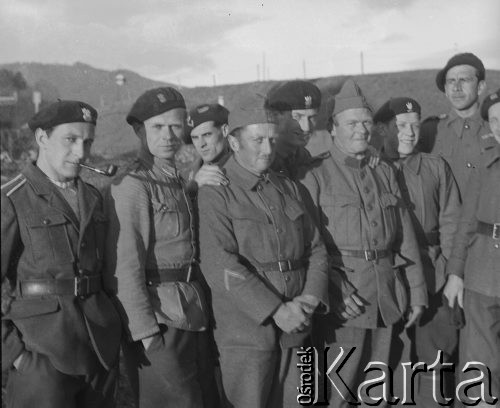 1941, Ostermundigen, Szwajcaria.
Internowani francuscy i polscy żołnierze pozują do zdjęcia.
Fot. Jerzy Konrad Maciejewski, zbiory Ośrodka KARTA
