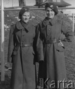 1941, Ostermundigen, Szwajcaria.
Szwajcarki przebrane w polskie mundury. Od lewej prawdopodobnie Elizabeth Erymeli, Kathy.
Fot. Jerzy Konrad Maciejewski, zbiory Ośrodka KARTA

