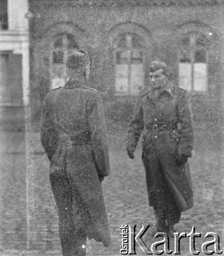 1945-1946, Lys-lez-Lannoy, Francja.
Oficerowie z 2. Dywizji Strzelców Pieszych.
Fot. Jerzy Konrad Maciejewski, zbiory Ośrodka KARTA
