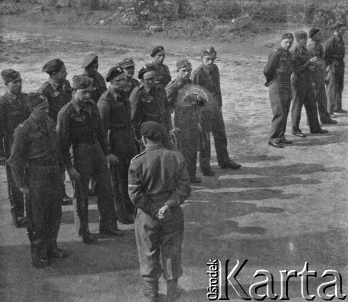 1945-1946, Lys-lez-Lannoy, Francja.
Zbiórka żołnierzy 2. Dywizji Strzelców Pieszych.
Fot. Jerzy Konrad Maciejewski, zbiory Ośrodka KARTA
