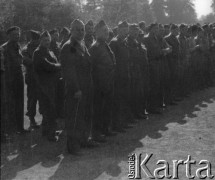 1946, Annappes, Francja. 
Żołnierze z 2. Dywizji Strzelców Pieszych podczas zbiórki. We francuskim obozie oczekują na powrót do kraju po 5-letnim internowaniu w Szwajcarii.
Fot. Jerzy Konrad Maciejewski, zbiory Ośrodka KARTA