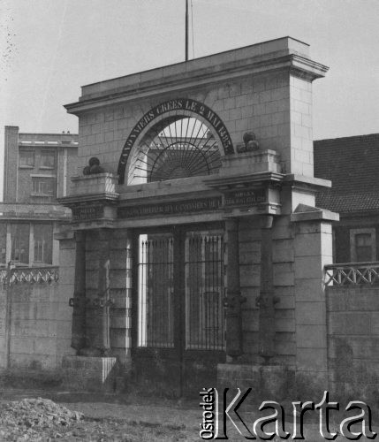 1946, Lille, Francja.
Brama wjazdowa na teren Muzeum Kanonierów.
Fot. Jerzy Konrad Maciejewski, zbiory Ośrodka KARTA