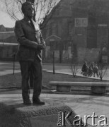 1946, Lille, Francja.
Pomnik Léona Trulina - młodego, belgijskiego patrioty, który został zastrzelony przez niemieckie władze wojskowe za szpiegostwo na rzecz Brytyjczyków w czasie I wojny światowej.
Fot. Jerzy Konrad Maciejewski, zbiory Ośrodka KARTA