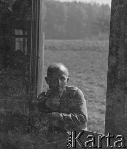 1941, Büren an der Aare, Szwajcaria.
Sierż. Jerzy Konrad Maciejewski z 2. Dywizji Strzelców Pieszych podczas pobytu w obozowym szpitalu.
Fot. NN, kolekcja Jerzego Konrada Maciejewskiego, zbiory Ośrodka KARTA
