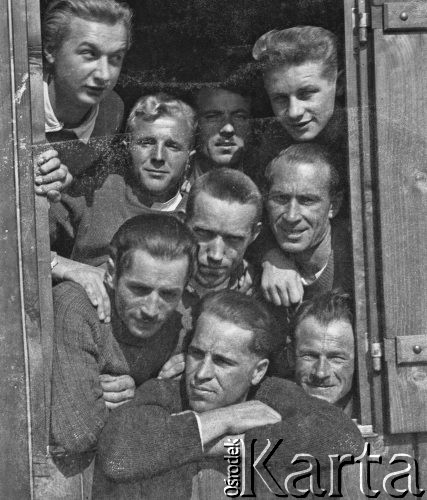 1941, Büren an der Aare, Szwajcaria.
Żołnierze 2. Dywizji Strzelców Pieszych, którzy prawdopodobnie mieszkają w tym samym baraku co J. K. Maciejewski.
Fot. Jerzy Konrad Maciejewski, zbiory Ośrodka KARTA
