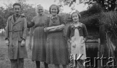 Po 17.06.1940, Moffans-et-Vacheresse, Francja.
Miejscowa rodzina. 
Fot. Jerzy Konrad Maciejewski, zbiory Ośrodka KARTA