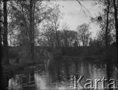 1940, Glénay, Francja.
Kamienny most nad rzeką Le Thouaret.
Fot. Jerzy Konrad Maciejewski, zbiory Ośrodka KARTA