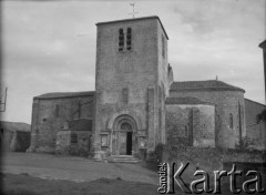 1940, Glénay, Francja.
XII-wieczny kościół św. Marcina zbudowany w stylu romańskim.
Fot. Jerzy Konrad Maciejewski, zbiory Ośrodka KARTA