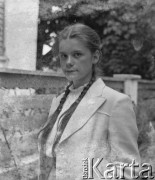 1940-1941, Moospinte, Szwajcaria.
Miejscowa dziewczyna, Käthi, pozuje do zdjęcia.  
Fot. Jerzy Konrad Maciejewski, zbiory Ośrodka KARTA