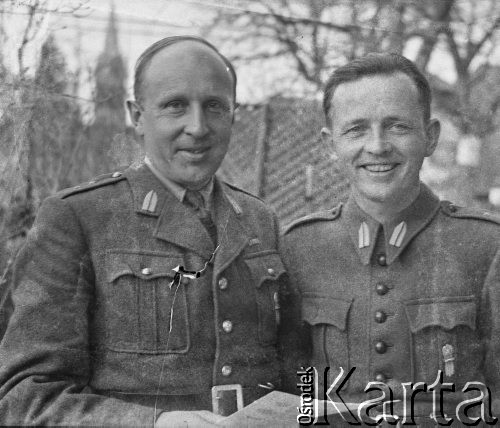 1940-1941, Münchenbuchsee, Szwajcaria.
Internowani żołnierze 2. Dywizji Strzelców Pieszych. Od lewej stoją: dziennikarz gazety 
