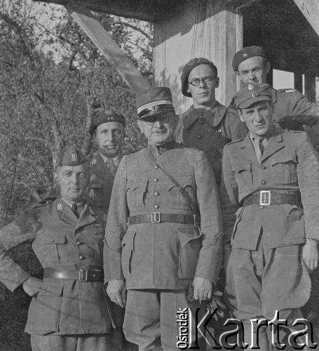 1940-1941, Münchenbuchsee, Szwajcaria.
Spotkanie żołnierzy-dziennikarzy 