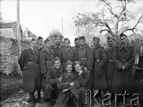 1940, Champeau, Francja.
Żołnierze z 2. Dywizji Strzelców Pieszych.
Fot. Jerzy Konrad Maciejewski, zbiory Ośrodka KARTA