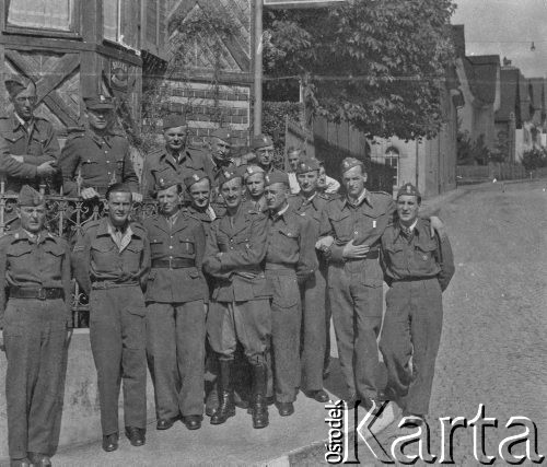 1943-1945, Baden, Szwajcaria.
Zespół redakcyjno-drukarski gazety dla internowanych żołnierzy polskich 