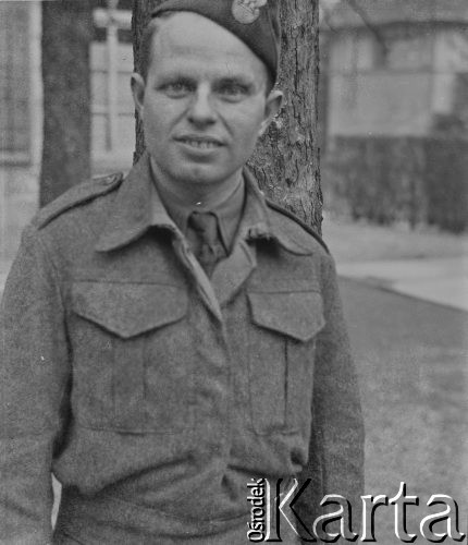 1944, Baden, Szwajcaria.
Żołnierz z 2. Dywizji Strzelców Pieszych strz. Stefan Zgodziński. W czasie internowania zajmował się składem gazety dla internowanych żołnierzy 