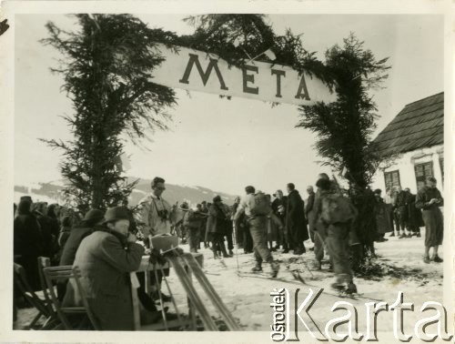 19.02.1938, Worochta, woj. lwowskie, Polska.
Zawodnicy V marszu zimowego 