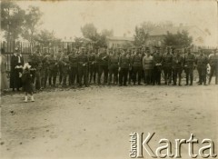 1916, brak miejsca.
Zdjęcie grupowe żołnierzy armii austro-węgierskiej. Na odwrocie kartki pocztowej list w języku niemieckim.
Fot. NN, zbiory Ośrodka KARTA, przekazał Jan Rychter.