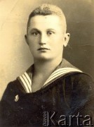 1934, Pińsk, woj. poleskie, Polska.
Portret marynarza Floty Pińskiej. Na odwrocie dedykacja 