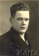 1938, Pińsk, woj. poleskie, Polska.
Portret szwagra Tadeusza Ślesickiego. Na odwrocie dedykacja 