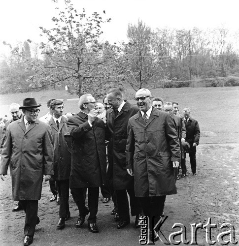 14.05.1972, Berlin, Niemiecka Republika Ludowa (NRD).
Uroczystość odsłonięcia Pomnika Żołnierza Polskiego i Niemieckiego Antyfaszysty.  Nz. od prawej premier NRD Willi Stoph, premier PRL Piotr Jaroszewicz, I sekretarz Niemieckiej Socjalistycznej Partii Jedności Erich Honecker, ambasador ZSRR w NRD Michail Jefremow.
Fot. Maciej Jasiecki, zbiory Ośrodka KARTA