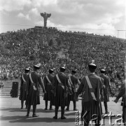 24.06.1972, Cedynia, Polska
Obchody tysiąclecia bitwy pod Cedynią. Na górze Czcibora odsłonięto Pomnik Polskiego Zwycięstwa nad Odrą. Nz. uczestnicy uroczystości w strojach historycznych u stóp góry Czcibora.
Fot. Maciej Jasiecki, zbiory Ośrodka KARTA