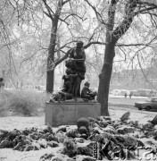 Lata 70., Szczecin, Polska.
Pomnik Flora przy placu Orła Białego.
Fot. Maciej Jasiecki, zbiory Ośrodka KARTA
