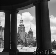 Lata 70., Szczecin, Polska.
Ul. Wały Chrobrego, Wojewódzka Rada Narodowa (obecnie siedziba wojewody). 
Fot. Maciej Jasiecki, zbiory Ośrodka KARTA
