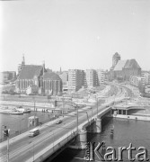 Lata 70., Szczecin, Polska.
Most Długi, kościół św. Jana Ewangelisty, oraz - z prawej - katedra św. Jakuba.
Fot. Maciej Jasiecki, zbiory Ośrodka KARTA