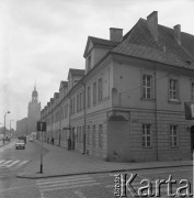 Lata 70., Szczecin, Polska.
Ul. Korsarzy. Widok na tzw. domki profesorskie. W tle wieża Zamku Książąt Pomorskich.
Fot. Maciej Jasiecki, zbiory Ośrodka KARTA