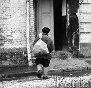 1966, Moskwa, ZSRR.
Mężczyzna na moskiewskiej ulicy.
Fot. Maciej Jasiecki, zbiory Ośrodka KARTA