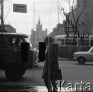 1966, Moskwa, ZSRR.
Kobieta na moskiewskiej ulicy.
Fot. Maciej Jasiecki, zbiory Ośrodka KARTA