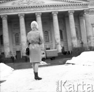 1966, Moskwa, ZSRR.
Mieszkanka Moskwy przy Teatrze Bolszoj.
Fot. Maciej Jasiecki, zbiory Ośrodka KARTA