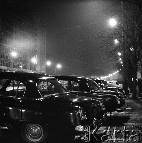 1966, Moskwa, ZSRR.
Samochody na parkingu.
Fot. Maciej Jasiecki, zbiory Ośrodka KARTA