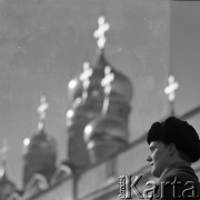 1966, Moskwa, ZSRR.
Mężczyzna przy Soborze Zwiastowania.
Fot. Maciej Jasiecki, zbiory Ośrodka KARTA