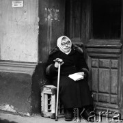 1966, Moskwa, ZSRR.
Kobieta w bramie kamienicy.
Fot. Maciej Jasiecki, zbiory Ośrodka KARTA