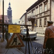 Lata 60.-70., NRD.
Remontowana ulica.
Fot. Maciej Jasiecki, zbiory Ośrodka KARTA