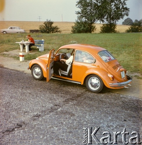 Lata 60.-70., NRD.
Volkswagen Garbus.
Fot. Maciej Jasiecki, zbiory Ośrodka KARTA