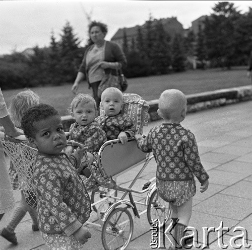 Lata 60.-70., NRD.
Dzieci.
Fot. Maciej Jasiecki, Fundacja Ośrodka KARTA