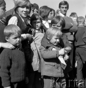 Lata 70., Szczecin lub okolice.
Uczestnicy festynu.
Fot. Maciej Jasiecki, zbiory Ośrodka KARTA