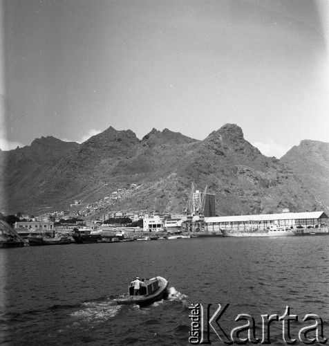 Lata 70., Santa Cruz de Tenerife, Hiszpania.
Port. Zdjęcie zrobione w czasie rejsu.
Fot. Maciej Jasiecki, zbiory Ośrodka KARTA