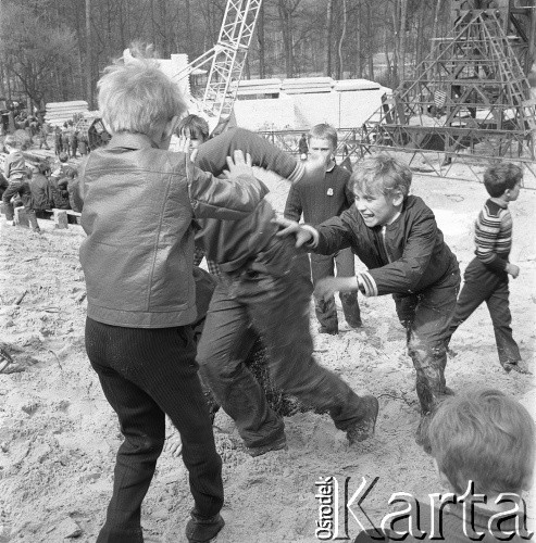 Lata 70., Szczecin, Polska.
Okolice Teatru Letniego (amfiteatru). 
Fot. Maciej Jasiecki, Fundacja Ośrodka KARTA