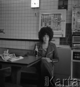 1972, Hamburg, Republika Federalna Niemiec.
W bufecie. Zdjęcie wykonane w czasie rejsu MS Gliwice II. 
Fot. Maciej Jasiecki, zbiory Ośrodka KARTA
