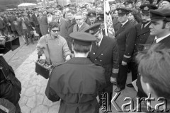 1972, Szczecin, Polska.
Uroczystość zorganizowana po ukończeniu tysięcznego rejsu przez MS Sołdek i MS Jedność Robotnicza. 
Fot. Maciej Jasiecki, zbiory Ośrodka KARTA