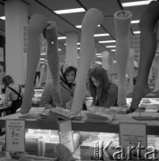 1972, Kopenhaga, Dania.
Sklep z rajstopami. Zdjęcie zrobione w czasie rejsu MS Jedność Robotnicza.
Fot. Maciej Jasiecki, zbiory Ośrodka KARTA