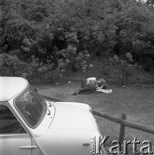 1972, Kopenhaga, Dania.
Mężczyzna odpoczywa na trawie. Zdjęcie zrobione w czasie rejsu MS Jedność Robotnicza.
Fot. Maciej Jasiecki, zbiory Ośrodka KARTA