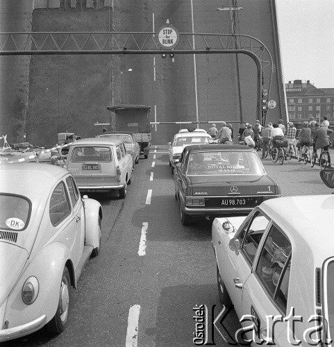 1972, Kopenhaga, Dania.
Przeprawa przez most zwodzony. Zdjęcie zrobione w czasie rejsu MS Jedność Robotnicza.
Fot. Maciej Jasiecki, zbiory Ośrodka KARTA