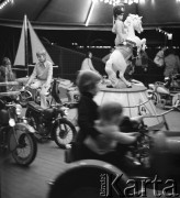 1972, Kopenhaga, Dania.
W wesołym miasteczku. Zdjęcie zrobione w czasie rejsu MS Jedność Robotnicza.
Fot. Maciej Jasiecki, zbiory Ośrodka KARTA
