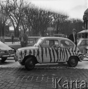 1972, Kopenhaga, Dania.
Samochód pomalowany w pasy zebry. Zdjęcie zrobione w czasie rejsu MS Jedność Robotnicza.
Fot. Maciej Jasiecki, zbiory Ośrodka KARTA